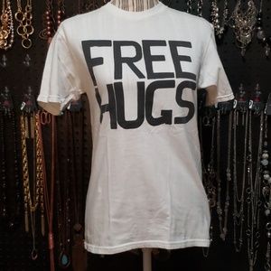 FREE HUGS Screen tee